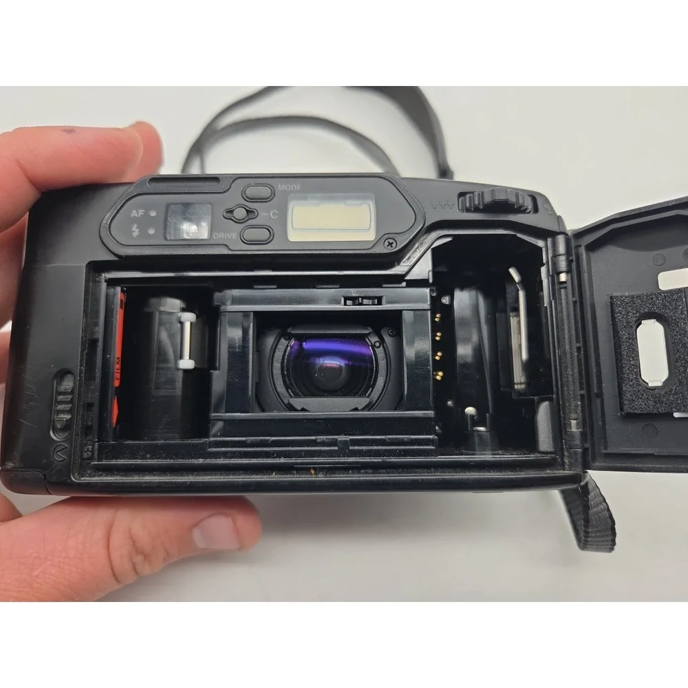 Pentax IQZoom AF Macro Zoom 35-70mm Point & Shoot 35mm Camera FOR PARTS SEE NOTE